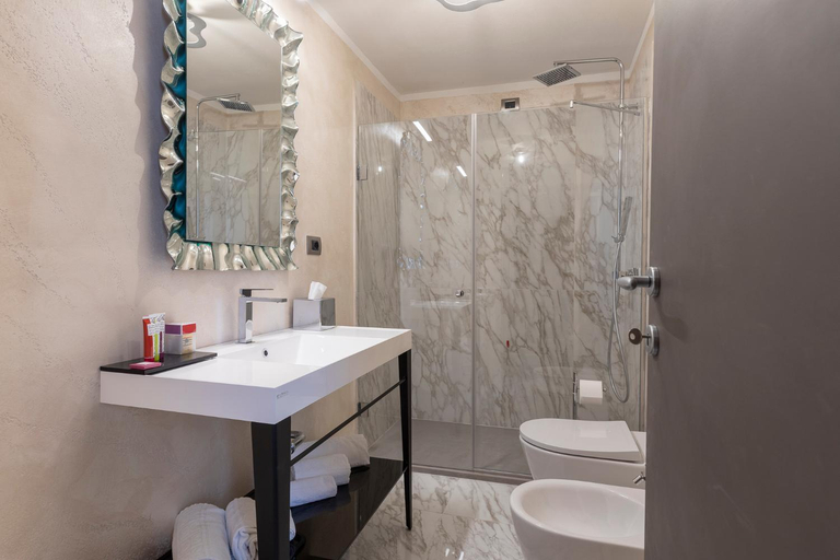 Bathroom 3, Luxury Liberty House, Sassari