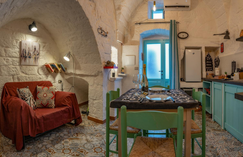 Others 5, Casa Vacanze “House on the Left”, Brindisi