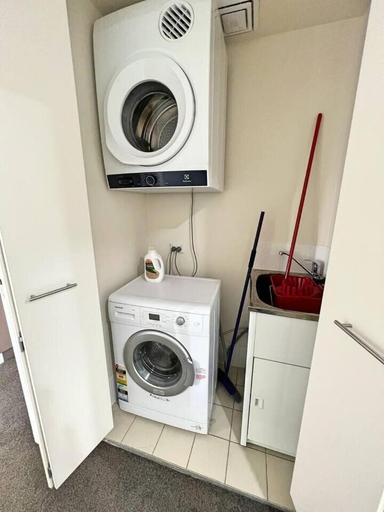 Others 4, Spacious & High in the Skyplaza - 1bd 1bth Apt, Canberra