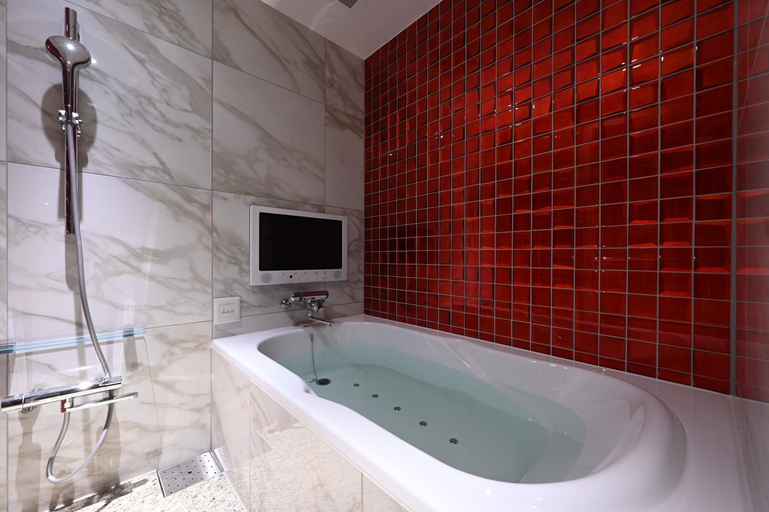 Bathroom 10