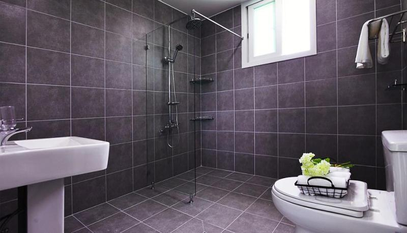 Bathroom 3, Glories Pension, Buan