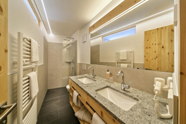 Bathroom 3, Hotel Sonne, Bolzano