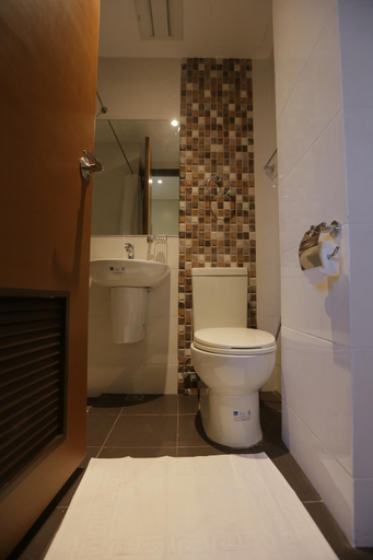 Bathroom, PILAR MARINA INN, Pilar