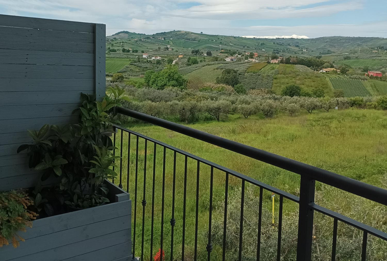 Others 4, Colline del sole, Chieti