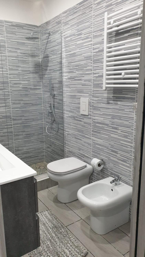 Bathroom 2, La casetta di Vico giganti, Napoli