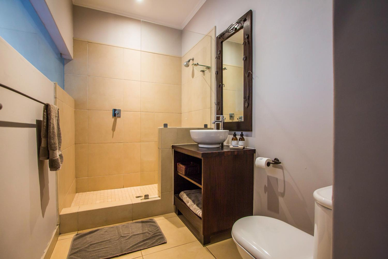 Bathroom 4, One on Hely, Uthungulu