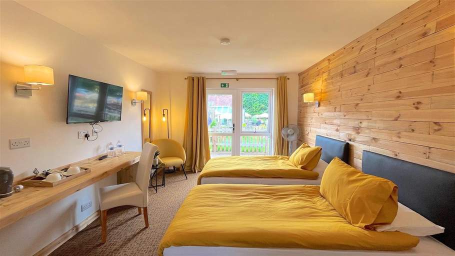 Others 2, Shenstone Lodge, Worcestershire