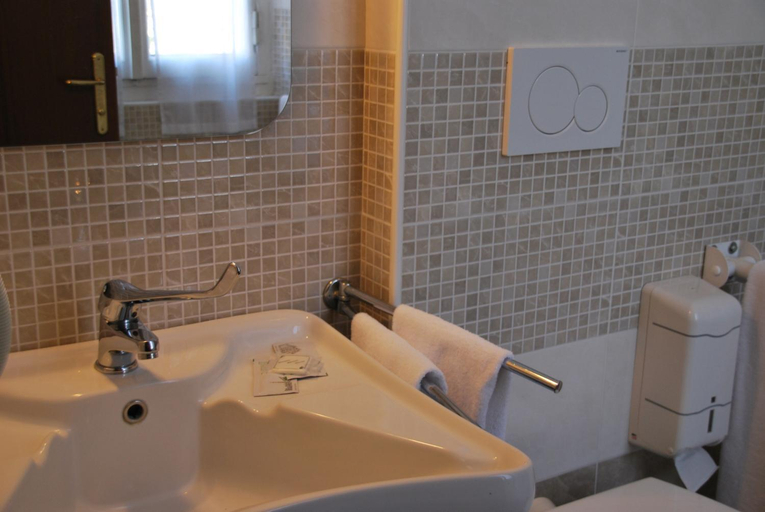 Bathroom 2, Residence Valdocco, Torino