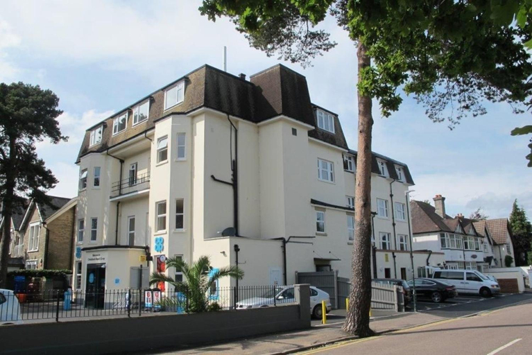 Exterior & Views 1, 8 Palm Court - a beautiful two bedroom apartment!, Bournemouth