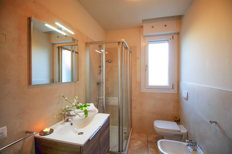 Bathroom 7