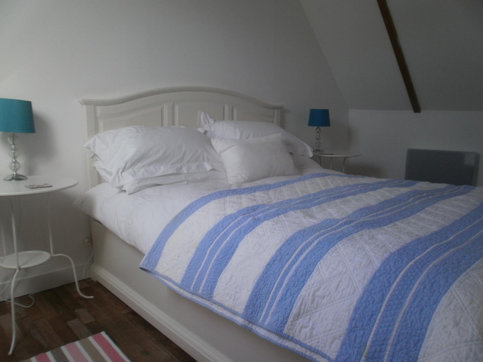 Bedroom 2, Gites du Manoir, Côtes-d'Armor