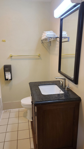 Bathroom 2, Presque Isle Motel, Erie