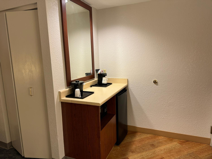Bathroom 16