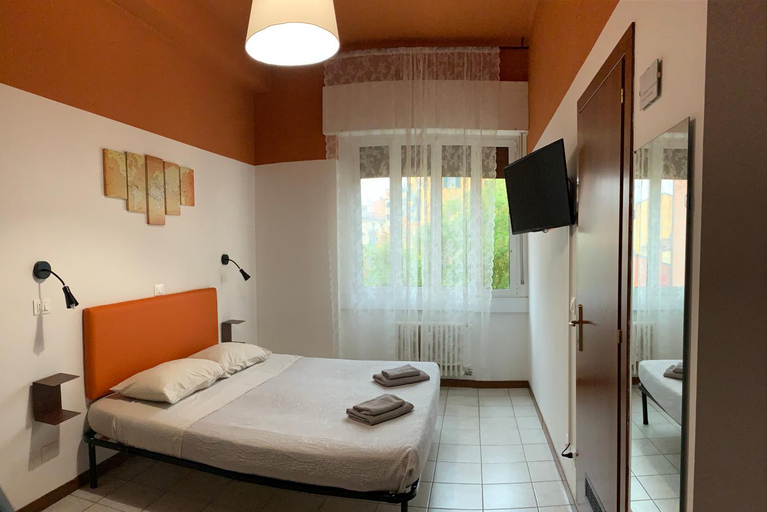 Others 4, marconi 22 rooms, Bologna