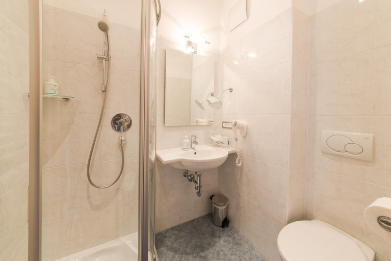 Bathroom 5, Hotel Wessobrunn, Bolzano