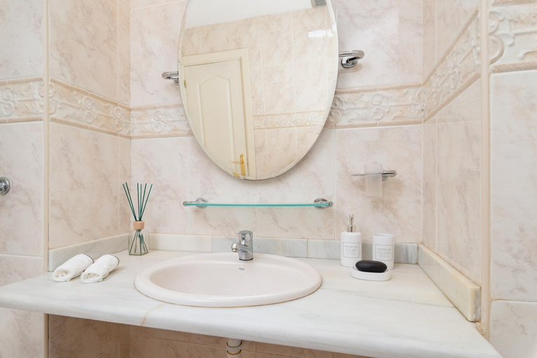 Bathroom 2, Fee4Me: First Line Luxury Apartment, Las Palmas