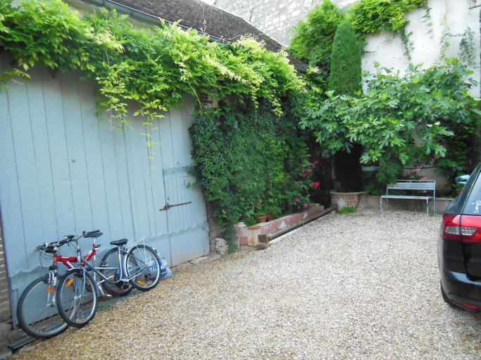 Others 4, Les Bains Bed & Breakfast, Yonne