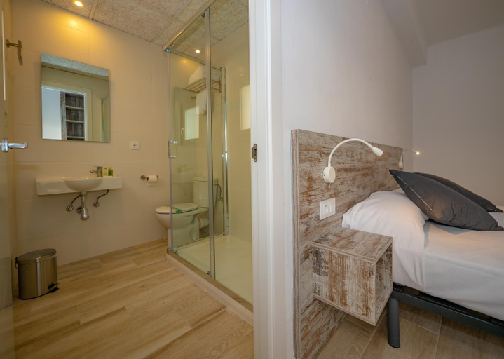 Bedroom 2, Agi Gloria Rooms, Girona