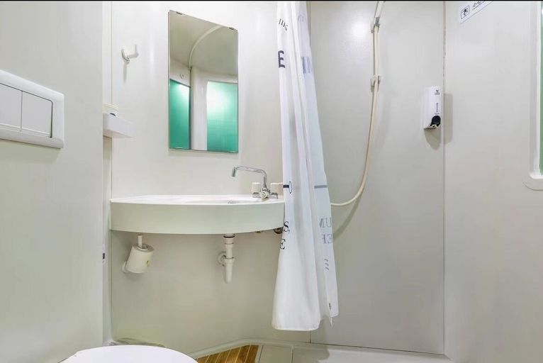 Bathroom 3, yibaijiudianhepinggonyuandian, Shanghai
