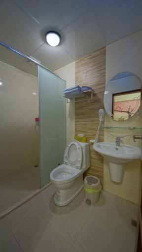 Bathroom 2, Egg's Jump B&B, Taitung