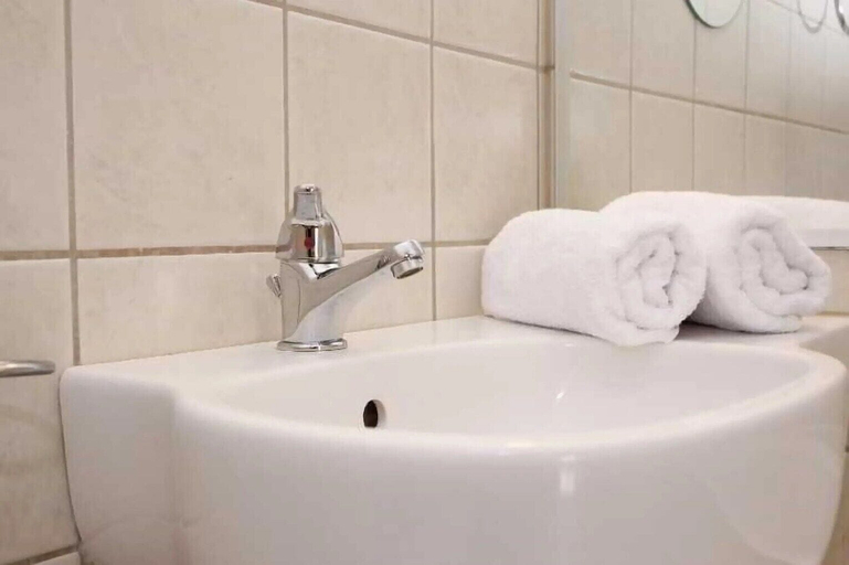 Bathroom 2, SOHO BLUE city hotel, Crete