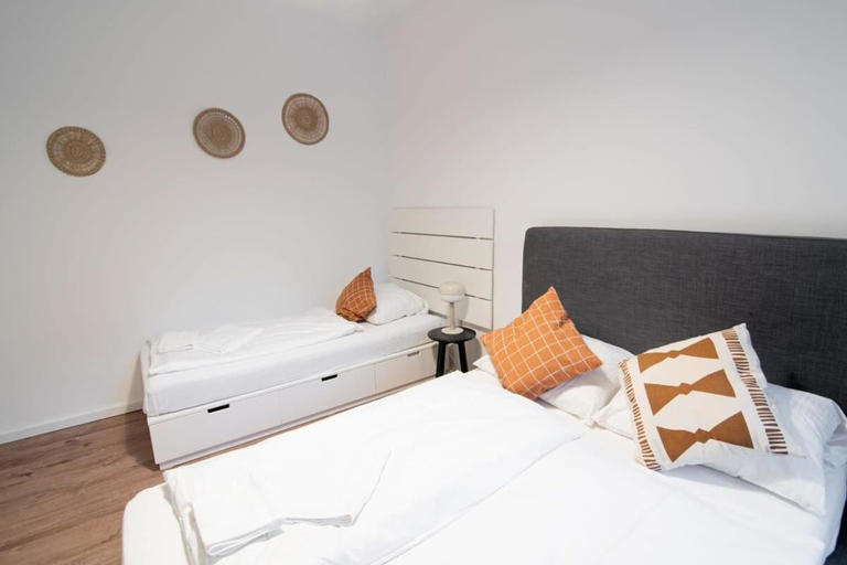 Others 4, Spacious 3 Bedroom Apartment, Hamburg
