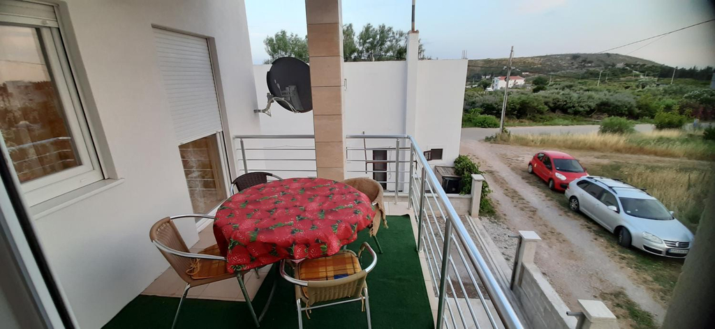 Others 3, Apartmani Paradise