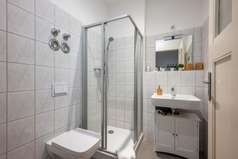 Others 3, Arbio I Retro Apart near Leipzig Hauptbahnhof, Leipzig