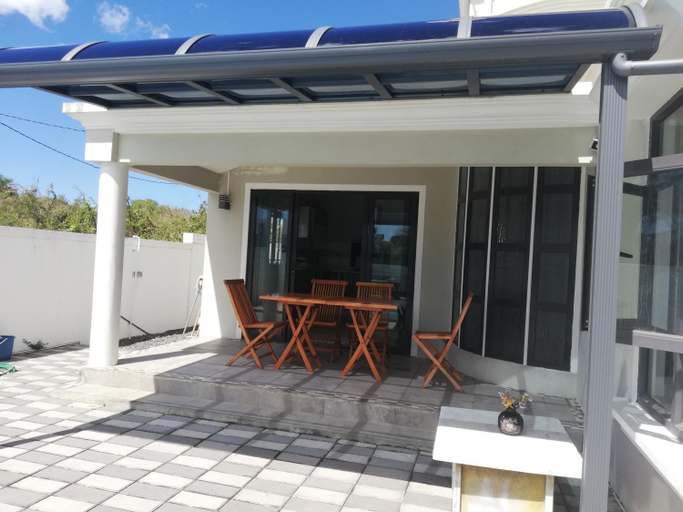 Exterior view 4, Vanz Villa