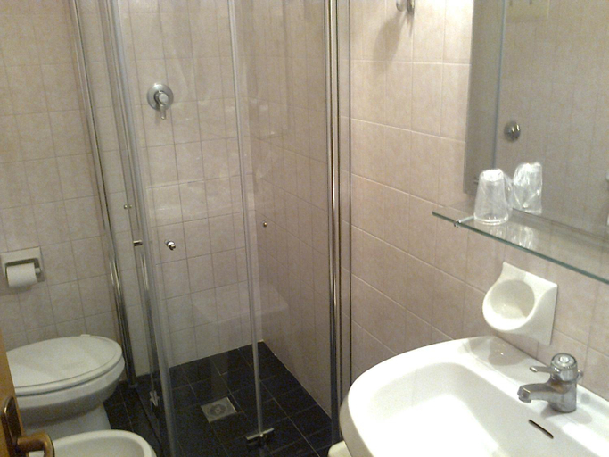 Bathroom 3, Hotel Continental, Venezia