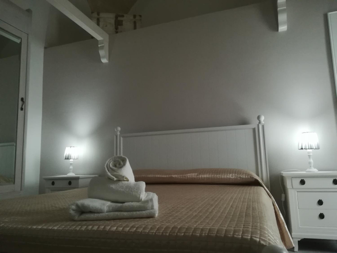 Others 2, B&B Il RE, Taranto