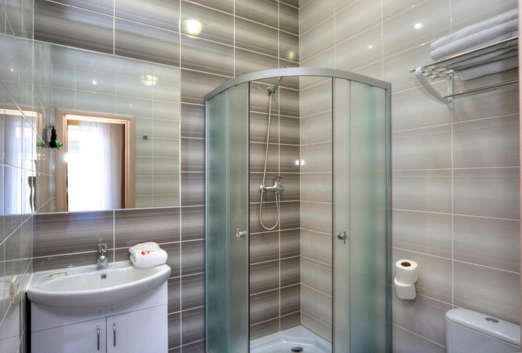 Bathroom 4, Fire Inn, Shevchenkivs'kyi