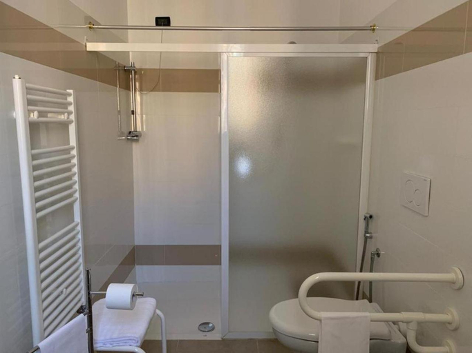 Bathroom 4, Golf Hotel Corallo, Pistoia