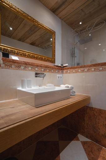 Bathroom 7