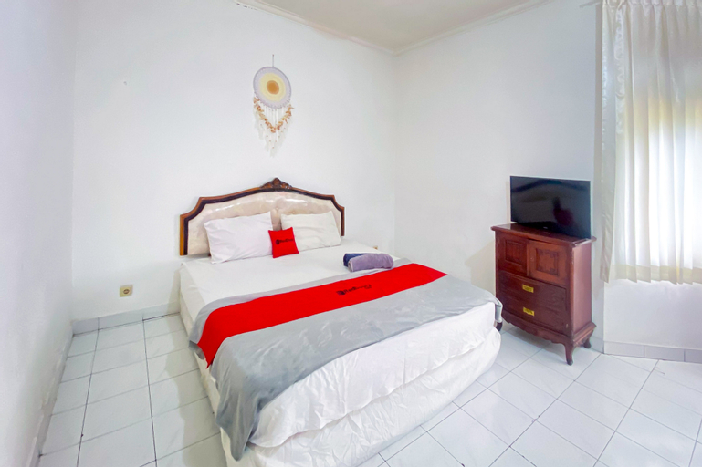 RedDoorz near Taman Bunga Nusantara 2, Cianjur