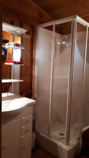 Bathroom, DISCRET, APAISANT, CALME entre MER et MONTAGNE, THERMALISME, Haute-Corse