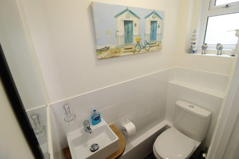 Bedroom, 8 Palm Court - a beautiful two bedroom apartment!, Bournemouth