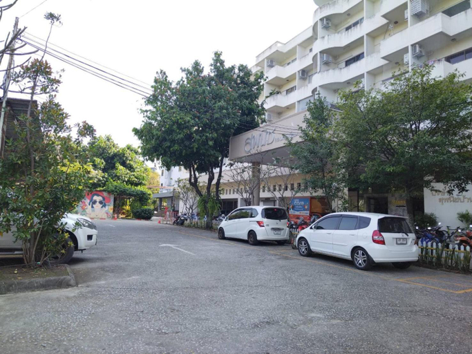 Others 3, 7 pool condo opposite the train station near old city and Nimman, Muang Chiang Mai