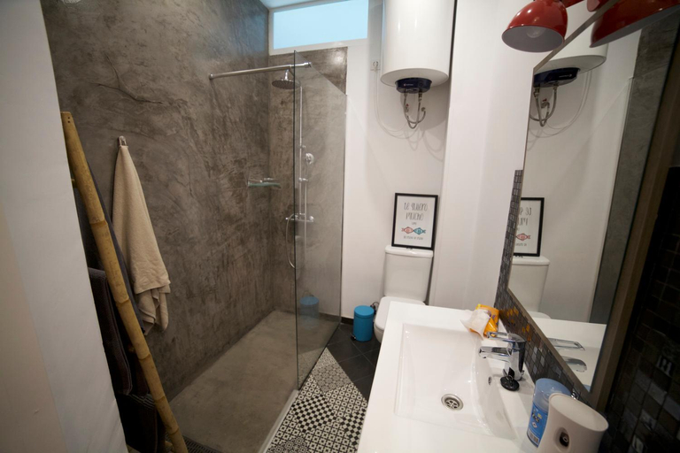 Bathroom, Apartments Madrid Las Letras, Madrid