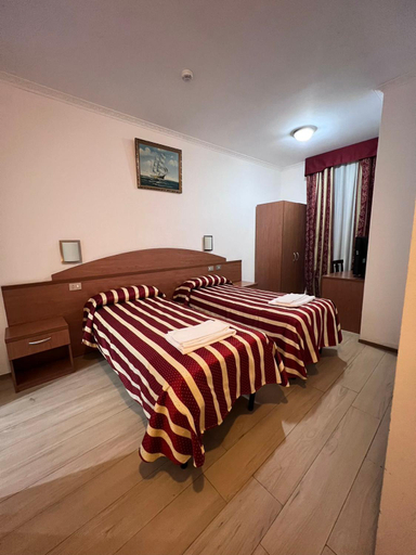Bedroom 2, Taverna Dantesca, Torino