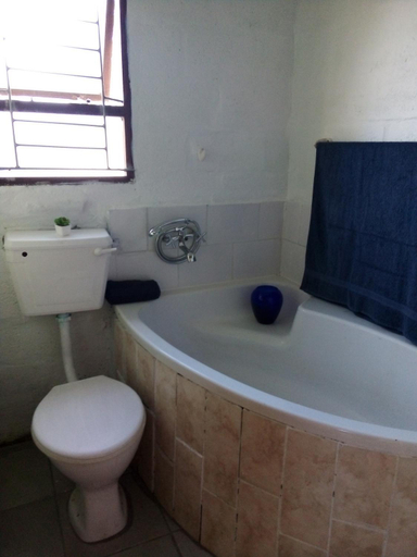 Bathroom, Amelia's Cottage, Eden