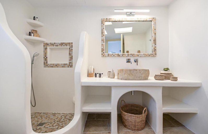 Bathroom 3, Memorias Sangri Naxos, South Aegean