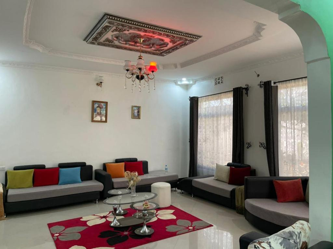 Others 5, Evelina House, Hai
