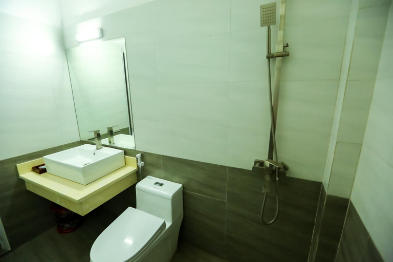 Bathroom 5, Viet Huong Hotel, Ninh Bình