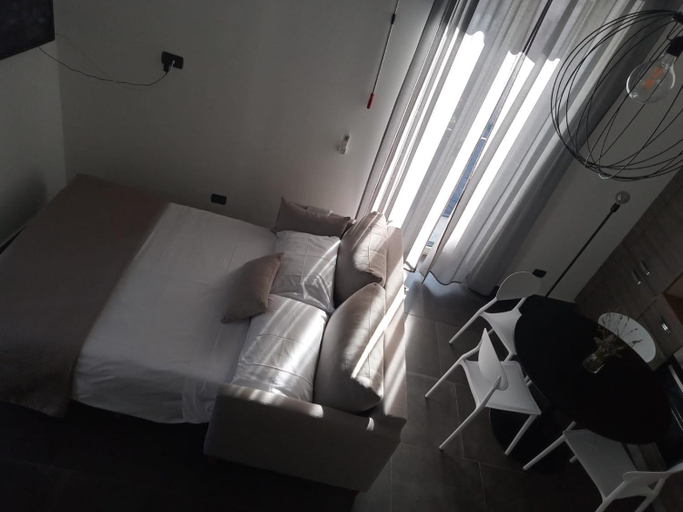 Others 5, B&B SanDe, Napoli