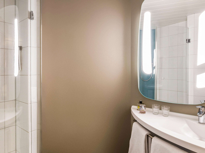Bathroom 8