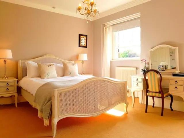Bedroom 2, No 6 The Square Tearooms & Accommodation, Derbyshire
