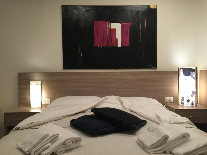 Others 4, B&B Le Vibrazioni, Rome