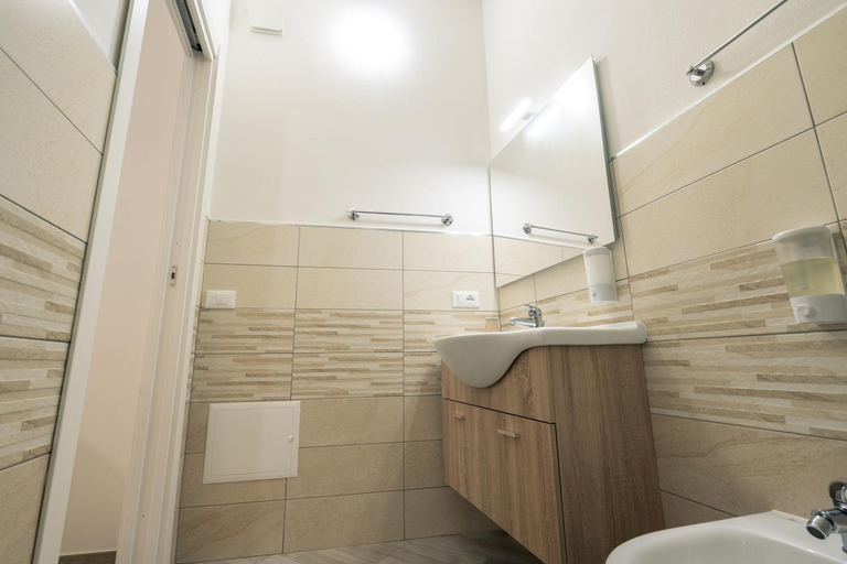 Others 5, DOMOBLU Camere In Centro, Ogliastra