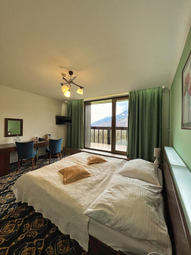 Bedroom 3, President Hotel Montfort, Poprad